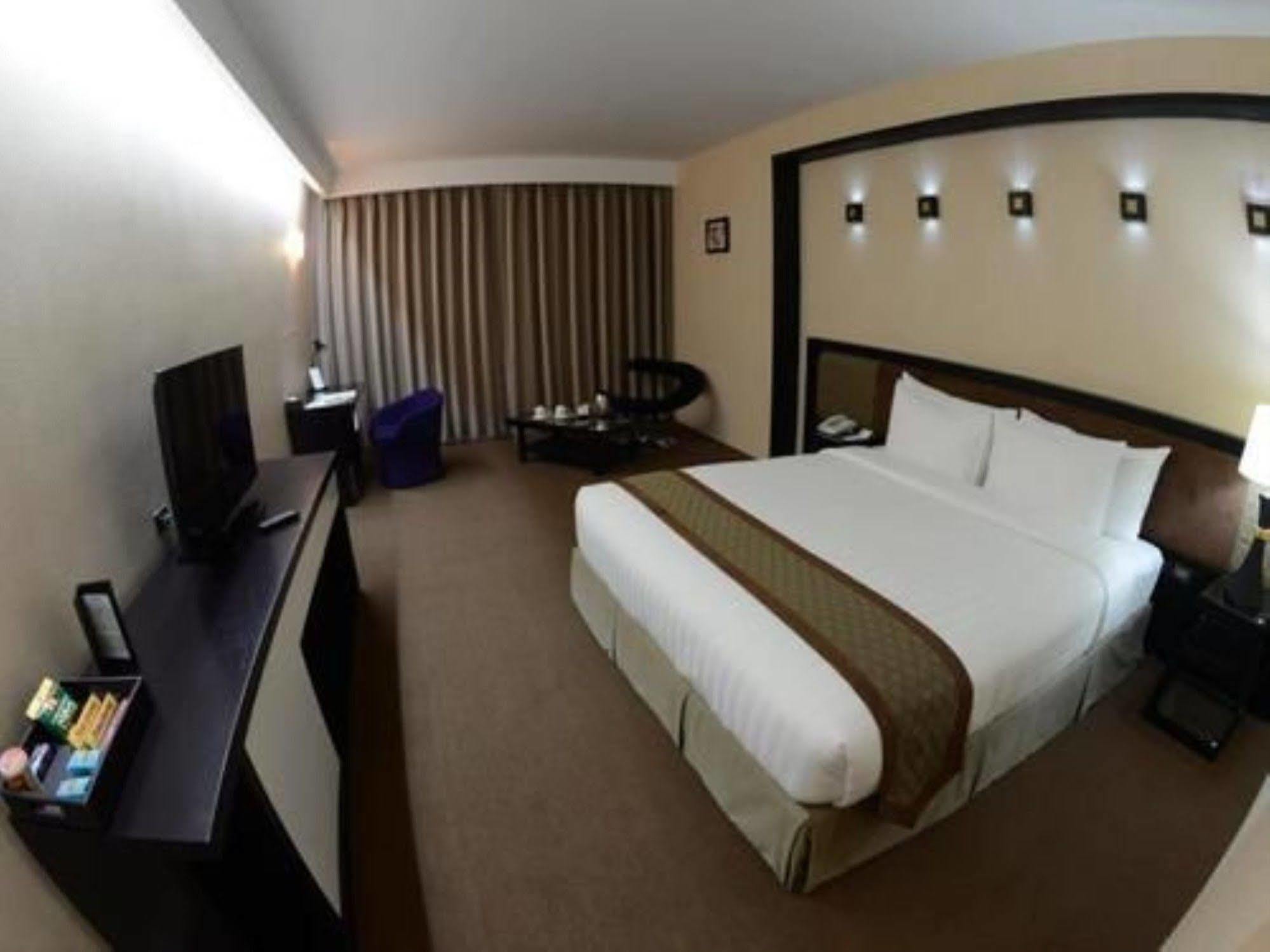 Avenue 64 Hotel Rangoon Eksteriør billede